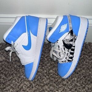 Jordan 1 Mid (Game Winner) - 5.5Y (Barely worn)
